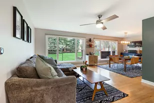 920 W Firestone Dr, Hoffman Estates, IL 60192 - Photo 9