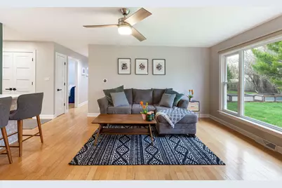 920 W Firestone Drive, Hoffman Estates, IL 60192 - Photo 7