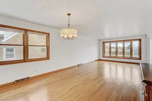 8506 N Greenwood Ave, Niles, IL 60714 - Photo 5