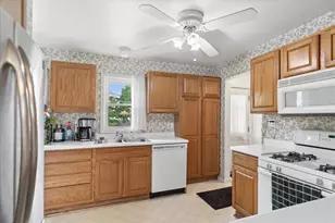 427 S Elmwood Ave, Waukegan, IL 60085 - Photo 3