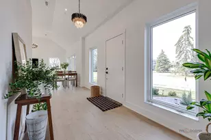 19 Marina Dr, Des Plaines, IL 60016 - Photo 5