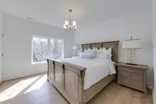 19 Marina Dr, Des Plaines, IL 60016 - Photo 19