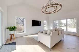 19 Marina Dr, Des Plaines, IL 60016 - Photo 13