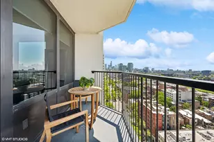 1560 N Sandburg Terrace, Chicago, IL 60610 - Photo 15