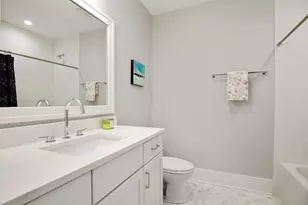 [Address not provided], Chicago, IL 60613 - Photo 17