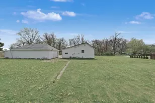 21 E Linn St, Piper City, IL 60959 - Photo 23