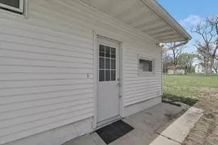 21 E Linn St, Piper City, IL 60959 - Photo 25