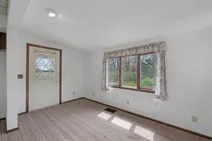21 E Linn St, Piper City, IL 60959 - Photo 5