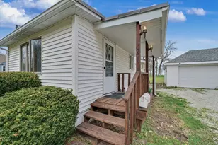 21 E Linn St, Piper City, IL 60959 - Photo 3