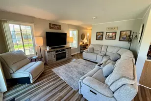 100 Village Creek Dr, Lake in the Hills, IL 60156 - Photo 11