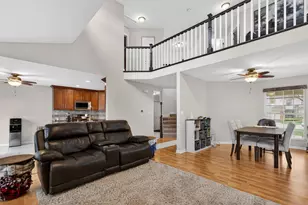 125 Ione Dr, South Elgin, IL 60177 - Photo 9