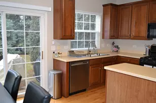 2990 Peachtree Cir, Aurora, IL 60502 - Photo 7