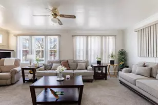 8129 S Cornell Ave, Chicago, IL 60617 - Photo 3