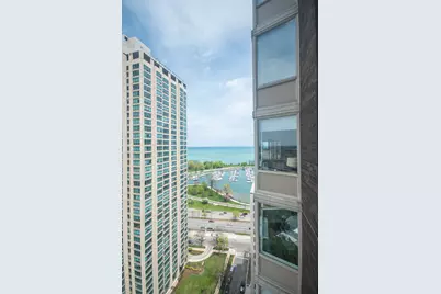 525 W Hawthorne Place #2706, Chicago, IL 60657 - Photo 9