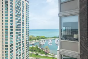 525 W Hawthorne Pl, Chicago, IL 60657 - Photo 9