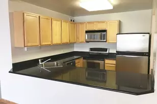 525 W Hawthorne Pl, Chicago, IL 60657 - Photo 3