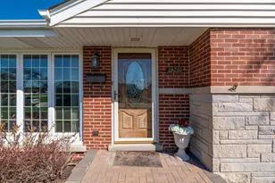 7528 Churchill St, Morton Grove, IL 60053 - Photo 3