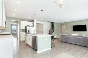 387 S Pointe Ave, South Elgin, IL 60177 - Photo 9