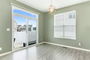 387 S Pointe Ave, South Elgin, IL 60177 - Photo 11