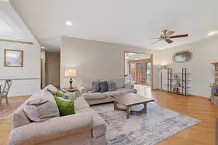 1007 Peregrine Way, Hampshire, IL 60140 - Photo 5