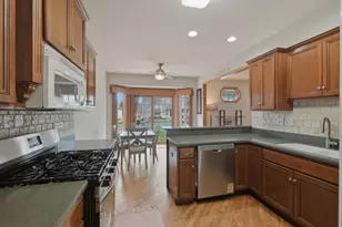 1007 Peregrine Way, Hampshire, IL 60140 - Photo 9