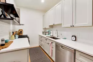 433 W Melrose St, Chicago, IL 60657 - Photo 13