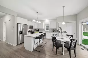 807 Alexandra Ln, Yorkville, IL 60560 - Photo 3