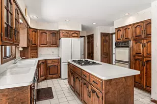 10 Century Ct, Oswego, IL 60543 - Photo 7