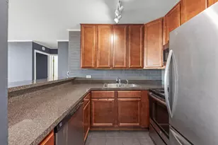 5900 Oakwood Dr, Lisle, IL 60532 - Photo 9