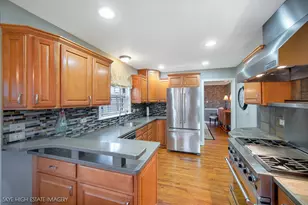 3447 W Maple St, Evergreen Park, IL 60805 - Photo 9