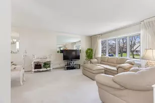 515 N Walnut St, Itasca, IL 60143 - Photo 3