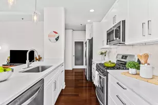 400 W Ontario St, Chicago, IL 60654 - Photo 9