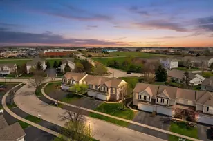 1532 Legacy Dr, Dekalb, IL 60115 - Photo 3