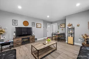 519 W Highland Ave, Elgin, IL 60123 - Photo 11