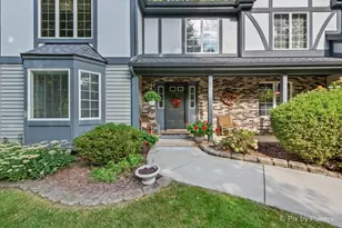 5N490 Hidden Springs Dr, Saint Charles, IL 60175 - Photo 3