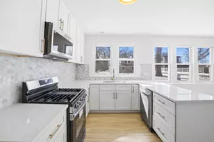 2908 Oakwood Ave, McHenry, IL 60051 - Photo 9