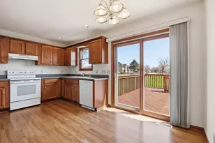 1730 Pebblewood Ct, Sycamore, IL 60178 - Photo 9