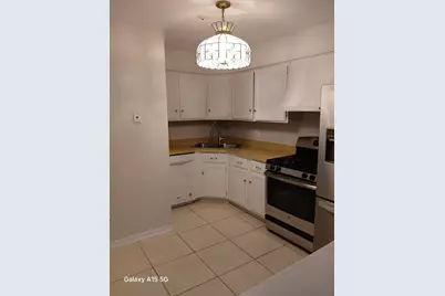 11 Parkside Court #6, Vernon Hills, IL 60061 - Photo 3