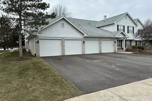1250 N Streamwood Ln, Vernon Hills, IL 60061 - Photo 1