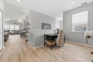 1890 Havenshire Rd, Aurora, IL 60502 - Photo 7