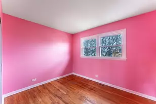 8945 Robin Dr, Des Plaines, IL 60016 - Photo 9