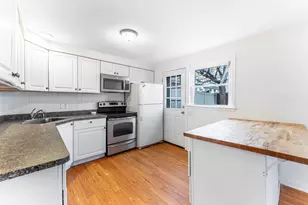 8945 Robin Dr, Des Plaines, IL 60016 - Photo 3