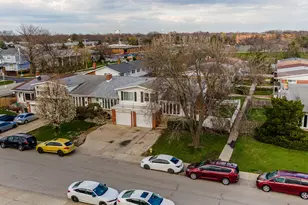 8945 Robin Dr, Des Plaines, IL 60016 - Photo 25