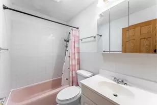 8945 Robin Dr, Des Plaines, IL 60016 - Photo 11