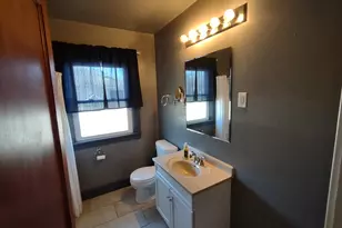 912 Douglas St, Morris, IL 60450 - Photo 3