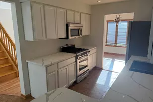 8316 High Point Cir, Darien, IL 60561 - Photo 7