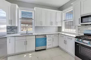 313 E 60th St, Chicago, IL 60637 - Photo 13