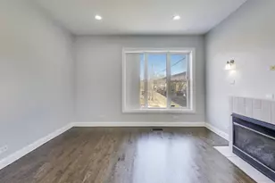 313 E 60th St, Chicago, IL 60637 - Photo 5