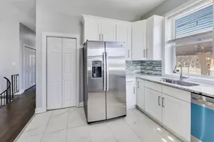 313 E 60th St, Chicago, IL 60637 - Photo 15