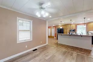 226 E Orleans St, Paxton, IL 60957 - Photo 9